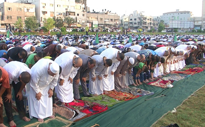 غزة: بدء ذبح الأضاحي بعد أداء صلاة العيد