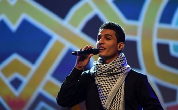 كشف الفنان الفلسطيني ونجم برنامج أراب آيدول الشاب محمد عساف أن جيش الاحتلال يمنعه من زيارة موطنه غزة، وأعلن انه منع في من اجتياز حاجز بيت حانون في شمال قطاع غزة من قبل الاحتلال.

وأضاف عساف