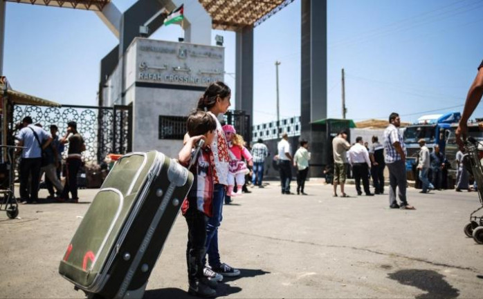 فتحت السلطات المصرية صباح اليوم الأحد، معبر رفح البري في كلا الاتجاهين لليوم الثاني على التوالي لمغادرة الحالات الإنسانية والطلبة وأصحاب التأشيرات.

