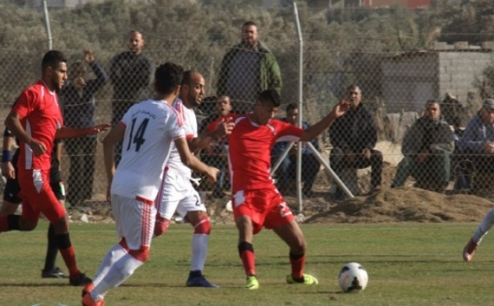 حسم فريق شباب جباليا مباراته مع جاره الخدمات بنتيجة 2-0 في المباراة التي أقيمت على ملعب بيت لاهيا شمال القطاع، في إطار الجولة التاسعة من منافسات الدرجة الأولى.

ويدين &quot;ثوار الشمال&quot; 