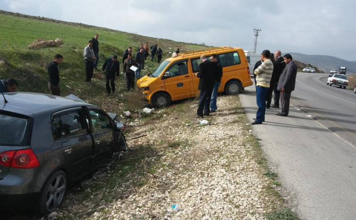 أصيب&nbsp;أربعة مواطنين من قرية فقوعة شرق جنين، اليوم الاثنين، في حادث سير&nbsp;ذاتي.

وذكر مدير إسعاف الهلال الأحمر في جني