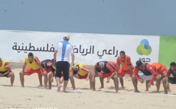 كشف الاتحاد الفلسطيني لكرة القدم، عن القائمة النهائية لمنتخب الشاطئية المشارك بدورة الألعاب الآسيوية المقامة في فيتنام خلال الفترة من 24-9 وحتى 4-10 المقبلين.

وتضم القائمة النهائية التي سلمه