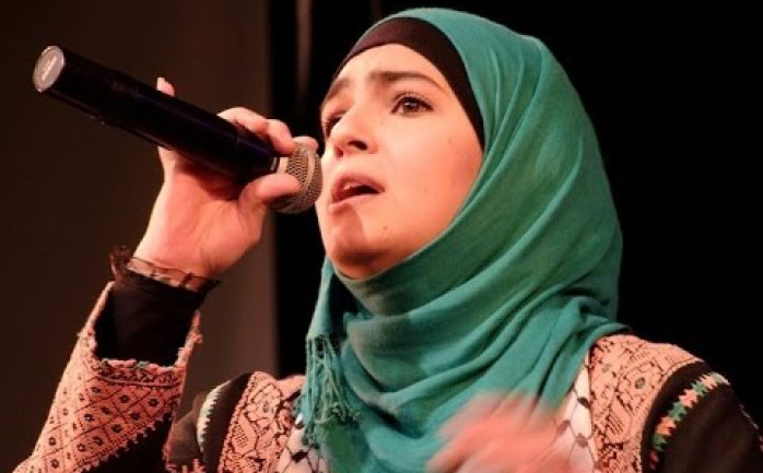 أعلنت الفنانة الفلسطينية ميس شلش اعتزالها الإنشاد رسمياً بعد ارتباطها بخطيبها أحمد أبو الشوارب قبل عدة شهور، بعد خمسة عشر عاماً من مسيرتها في النشيد.

وأضافت شلش خلال حديثها في برنامج "هدا 