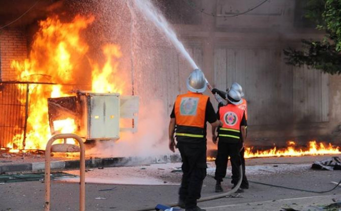 اندلع حريق مساء اليوم الجمعة في غرفة تابعة لبلدية غزة بحي الشجاعية شرق المدينة دون أن ينتج عن ذلك إصابات.

وأفادت دائرة العمليات المركزية في الدفاع المدني للوطنية، أن طواقمها تمكنت من السيط