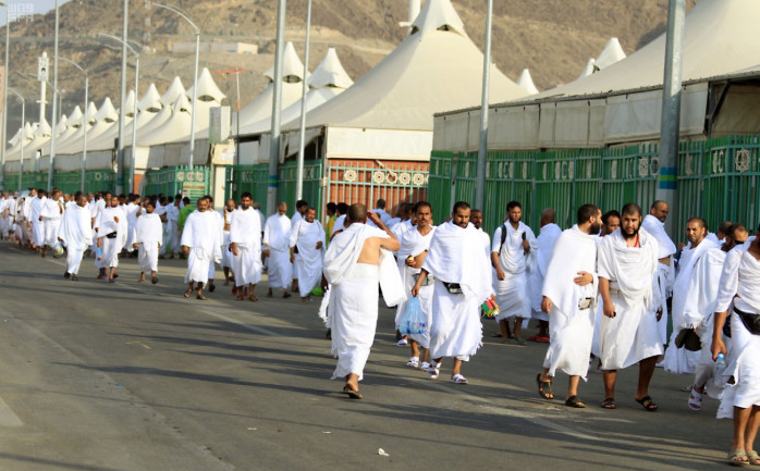 بدأ حجاج بيت الله الحرام، صباح اليوم السبت بالتوافد&nbsp;إلى مشعر منى لقضاء يوم التروية والمبيت فيه استعدادًا للصعود إلى جبل عرفة.

ويعد مشعر منى ذا مكانة تاريخ