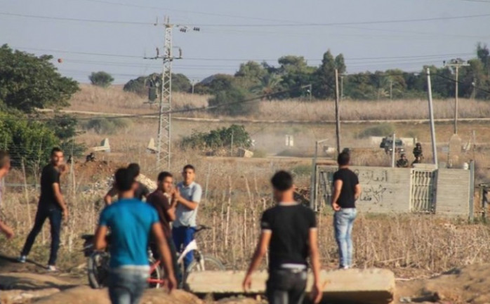 أصيب شابان فلسطينيان برصاص الاحتلال الإسرائيلي مساء اليوم الجمعة شرق حي الشجاعية بمدينة غزة.

وأوضحت المصادر الطبية بإصابة شابان نتيجة تجدد المواجهات قرب موقع ناحل عوز الواقع إلى الشرق من م