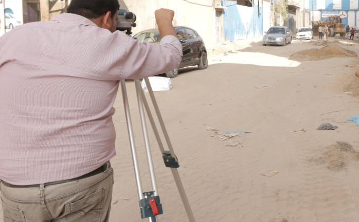 شرعت بلدية غزة بتطوير شارع الدهشان بحي الزيتون جنوب شرق المدينة ضمن جهودها الهادفة لتطوير البنية التحتية في المدينة.

وقال مدير عام الهندسة والتخطيط في البلدية نهاد المغني إن الهدف من تنفيذ ا