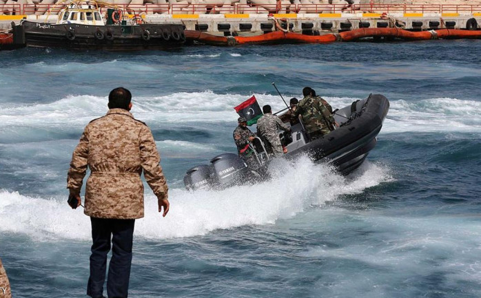 جرفت المياه صباح الثلاثاء 74 جثة لمهاجرين إلى شواطئ مدينة الزاية غرب ليبيا على البحر المتوسط، وذلك حسب ما أفاد به الهلال الأحمر الليبي . 

وقال المتحدث باسم الهلال محمد المصراتي إن ظروف غرق ا