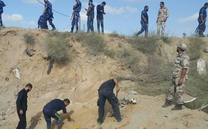 أصيب عنصر في الأمن الوطني الفلسطيني جراء انفجار قذيفتين هاون قرب المنازل الفلسطينية بمنطقة بلوك o مصدرها الجانب المصري.

وقالت مصادر أمني